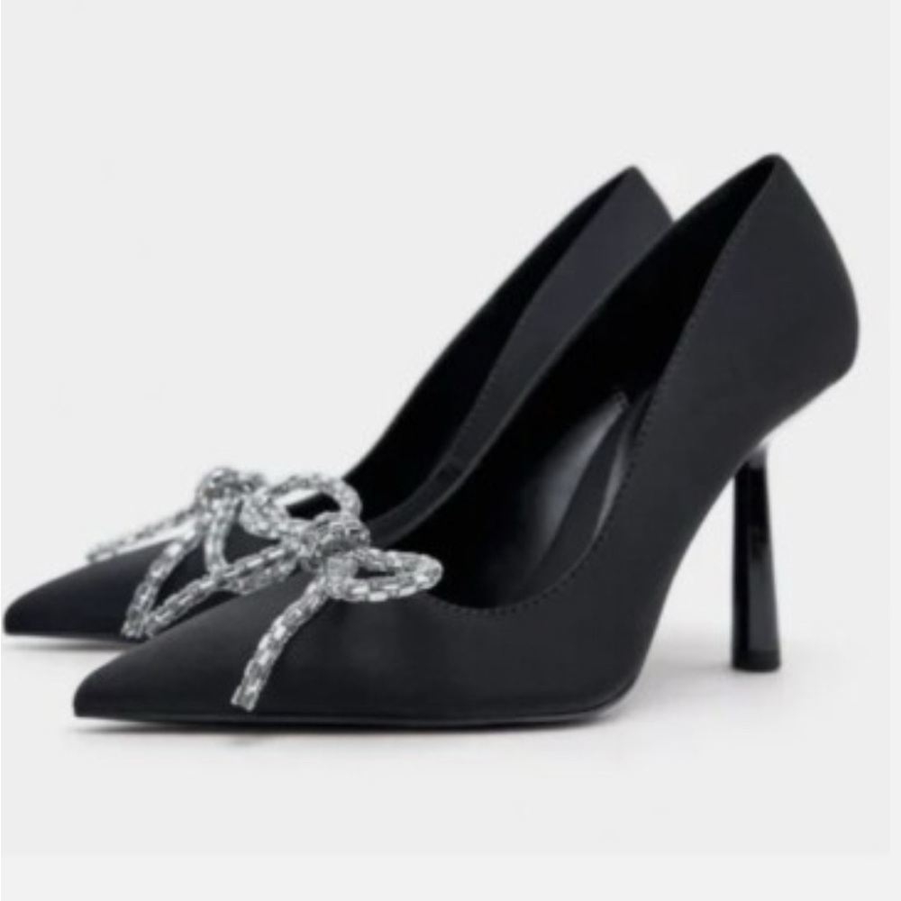 🌸Zara Embellished crystal Bow heels
